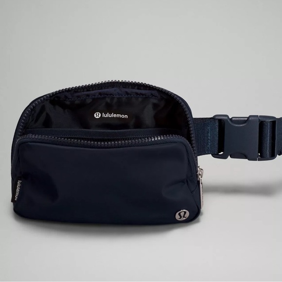 Lululemon Crossbody bag - Picture 1 of 9